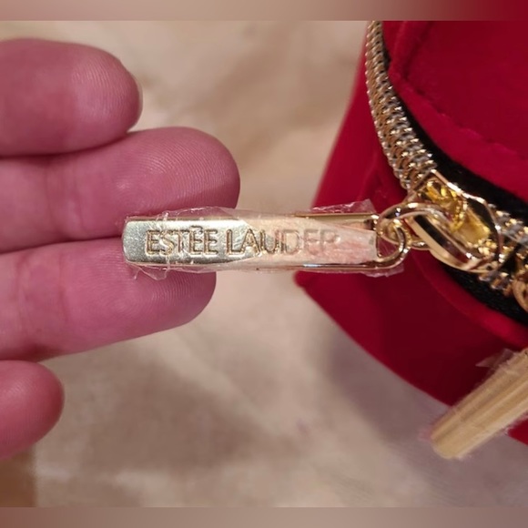 NWT ESTEE LAUDER RED VELVET COSMETICS BAG - Picture 6 of 14